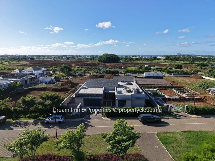 Prestigieuse villa de 5 chambres avec vue golf & accès mer au Parc de Mont Choisy – Ile Maurice