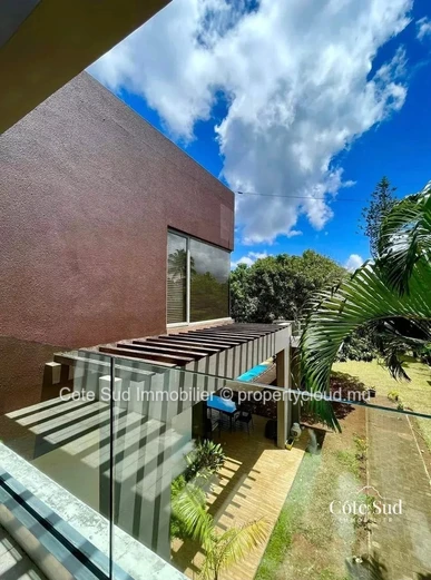 Modern furnished house for sale in Roche Brunes