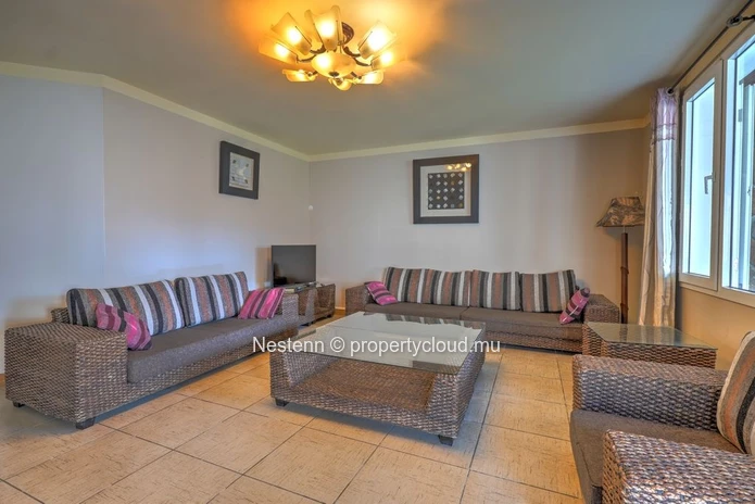 Maison familiale de 3 chambres avec piscine 