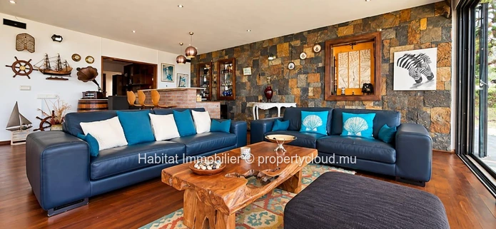 Unfurnished family house of approximately 230 m² at Flic-en-Flac