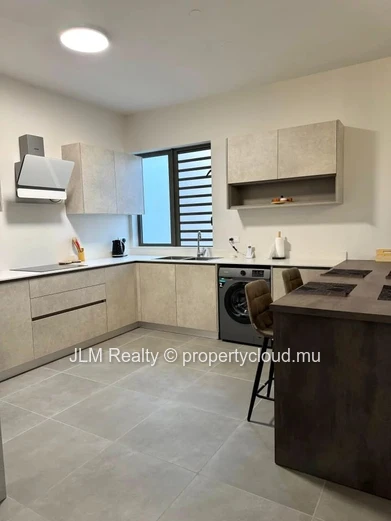 Contemporary apartment with access to a shared pool for rent in Cascavelle, Mauritius, close to all amenities