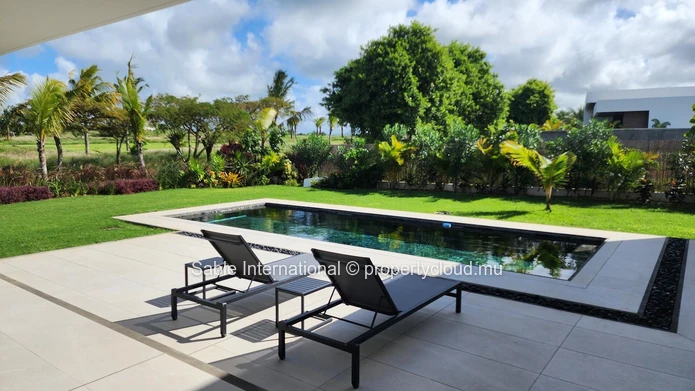 Villa de luxe avec piscine privée à Roches Noires! Entièrement meublée.