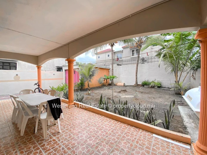 PEREYBERE - Seasonal rental 3-bedroom apartment on the ground floor of a villa
