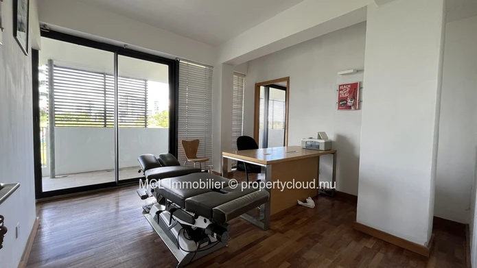 Bureau de 152 m² à vendre à Ébène