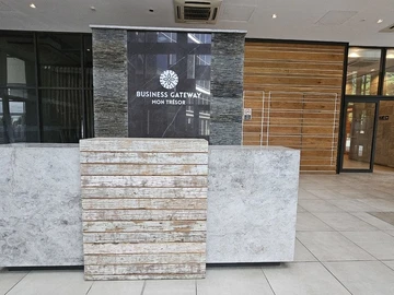 110 m² Office, strategically located near the airport and motorway