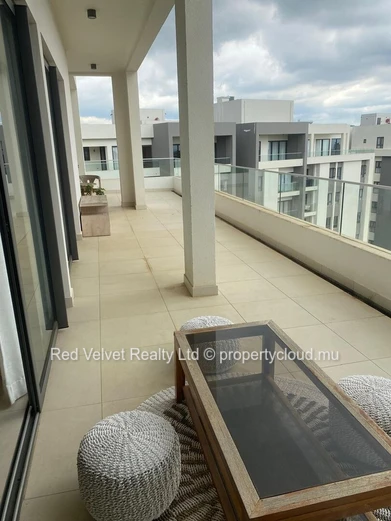 Penthouse moderne de 3 chambres avec de hauts plafonds et des équipements de qualité – Moka | Rs 130,000