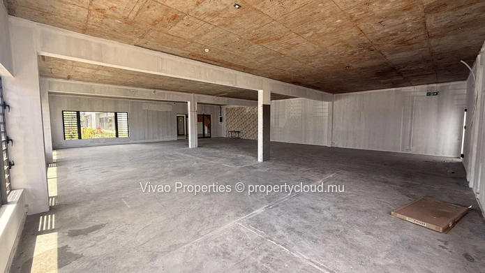 245m² Showroom & Office Commercial Space for Rent in Calebasses – Rs 170,000/month