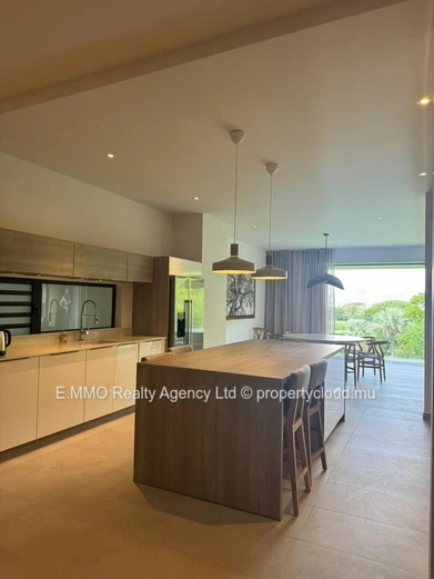 Luxury Spacious 4-Bedroom, 4-Bathroom Apartment with Panoramic Views – 262 sqm – Belle Vue Living