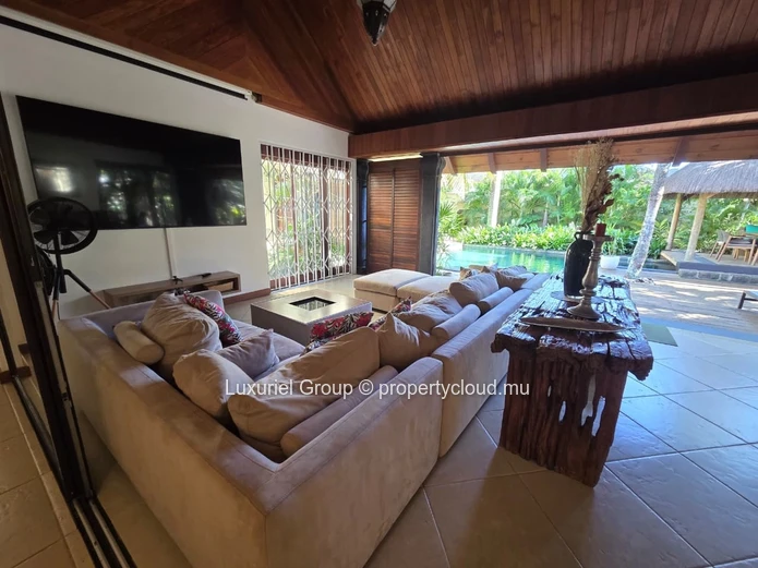 Stunning Contemporary Villa for Rent – Pereybere
