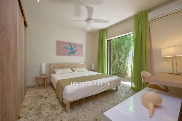 For sale: villa in a prestigious residence accessible to foreigners. Two minutes from the center of Grand Baie.