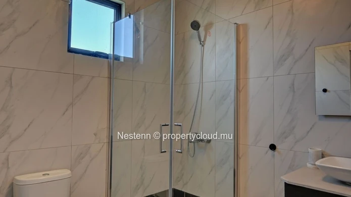 Charming 3-bedroom en-suite townhouse with swimming pool 