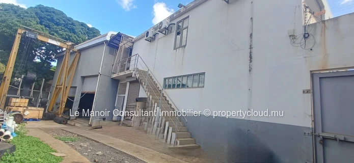 Batiment Industriel avec Bureaux