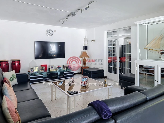 Family home | 4 Bedrooms | 500m from the beach