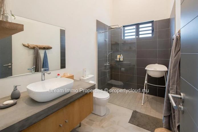 Belle Villa Sur Un Grand Terrain De 1 400 M² Proche De Grand Baie - Ile Maurice