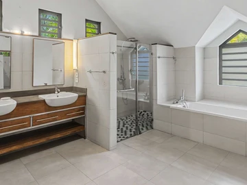 4 Bedroom Villa