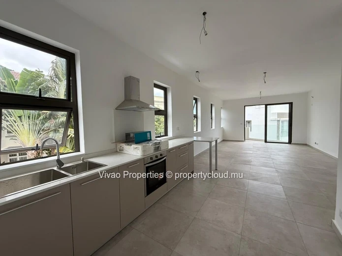 Vie urbaine et piscine commune à Tamarin - Appartement de 2 chambres à vendre ! #ImmobilierTamarin #VieDeLuxe