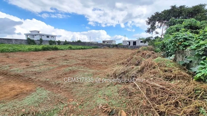 Terrain Résidentiel à Vendre 5,59 Perches Chacun – La Marie, Vacoas 