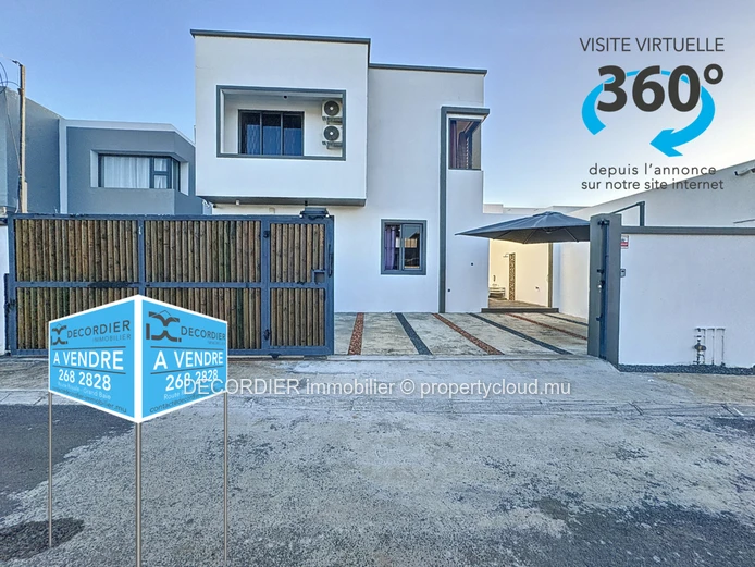 Grande maison individuelle avec piscine