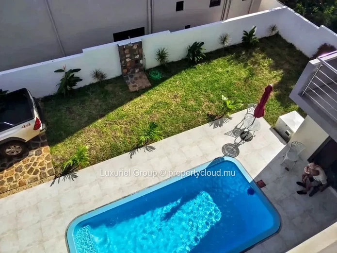 Contemporary Villa with Pool, 4 En-Suite Bedrooms and Terraces 