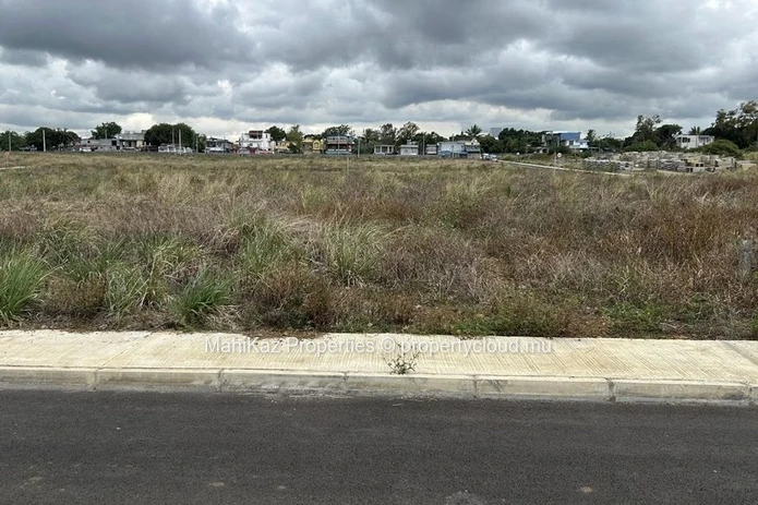 Residential Land for Sale in Pierrefonds, Quatre Bornes – Prime Investment Opportunity