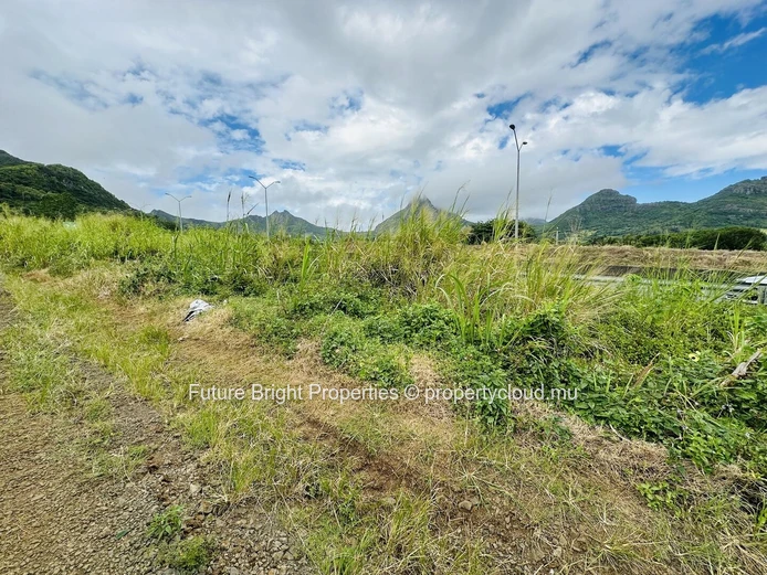 Opportunité d’Investissement Exceptionnelle – Terrain à Vendre en Bordure de la Route Principale à Verdun
