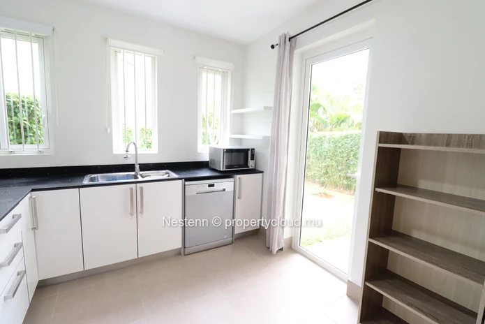 Maison jumelée de 3 chambres avec un beau jardin