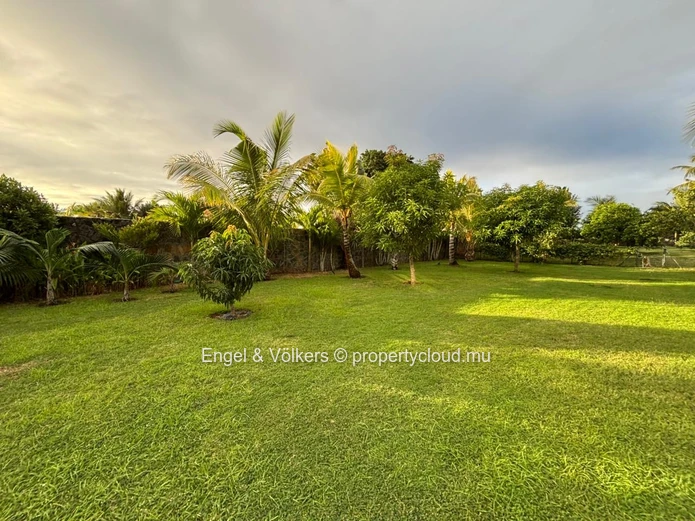 Beautiful 1,160 m² Residential Plot Ready to Build On – Tropical Garden Oasis for Mauritian Citizens