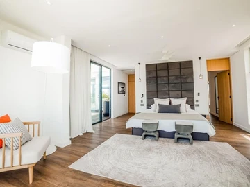 5 Bedroom Villa