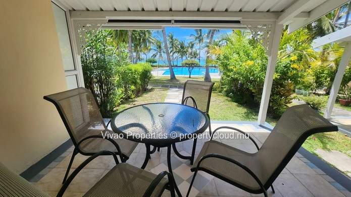 Duplex pieds dans l'eau à louer entièrement meublé à Belle Mare – 3 chambres avec piscine commune