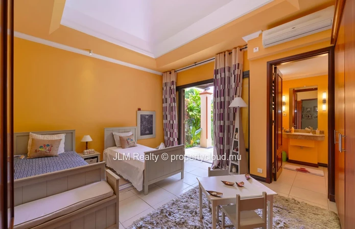 À Vendre – Somptueuse Villa dans un Domaine Golfique Sécurisé à Tamarin, Île Maurice