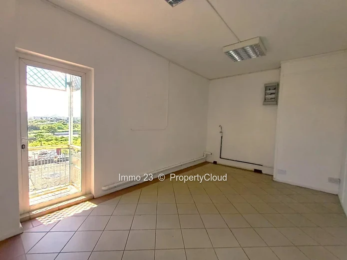 Bureau - 914ft2 - Quatre Bornes - Ref. BU99103LO