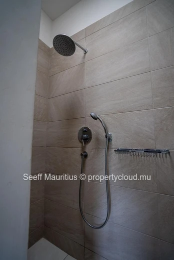 Duplex fonctionnel avec piscine privée à La Mivoie