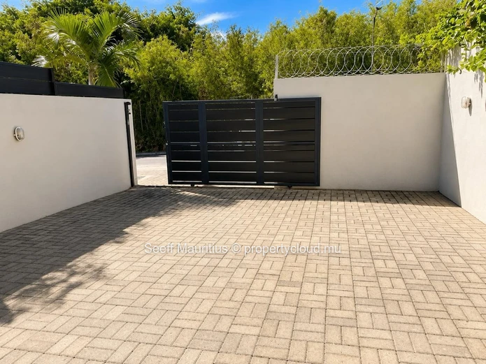 This splendid duplex features three bedrooms and three bathrooms