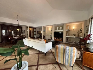 5 Bedroom Villa