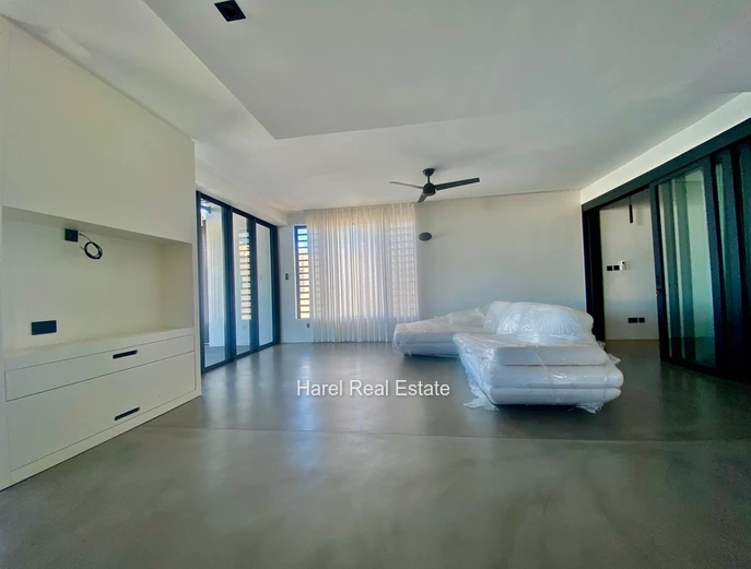 **Luxury Beachfront Penthouse for Sale **  