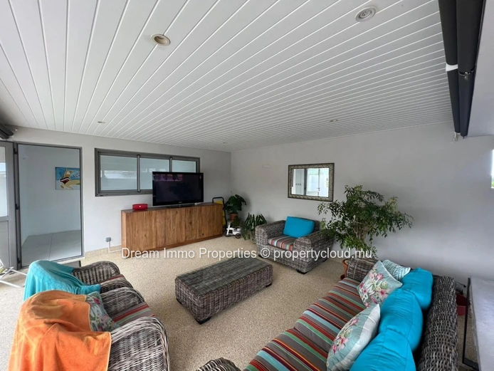 Belle Villa Triplex En Revente A La Balise Marina A Riviere Noire - Ile Maurice