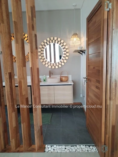 Villa moderne de 4 chambres en suite avec piscine privée- Morcellement sécurisé.