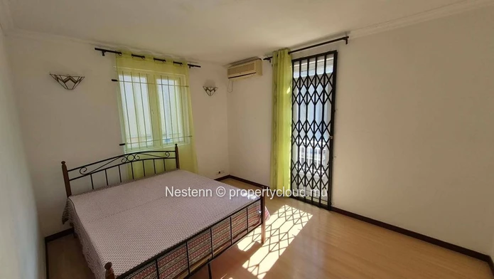 Spacious 5-Bedroom Private House for Rent in Flic en Flac – Just 3 Minutes from the Beach