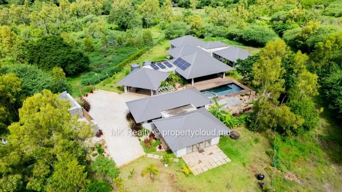 Villa À Vendre À Rivière Noire