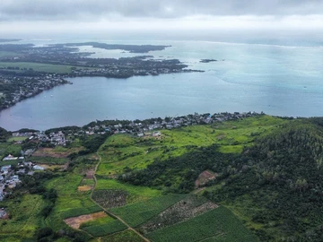 Summit Serenity: Prime Mountain Land with Panoramic Sea Views