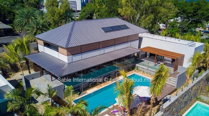 Villa PDS à vendre, Tamarin, 364m² habitables, terrain 669m², 3 chambres, piscine privée, accès mer, proche écoles