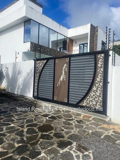 Villa neuve avec 4 chambres et piscine à trou aux Biches