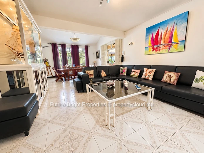 Maison de 320 m² à vendre à Flic en Flac avec piscine privée