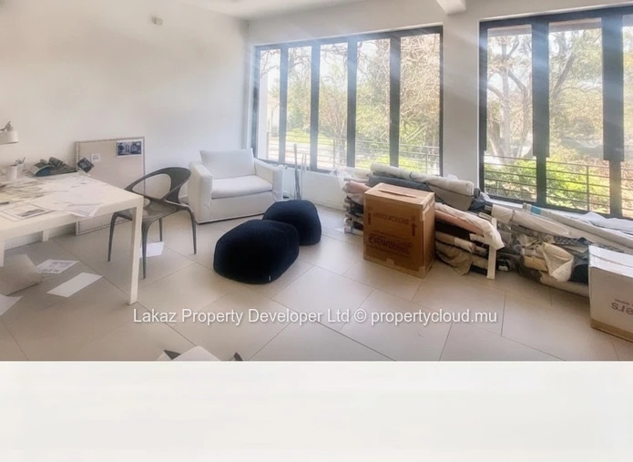 Newly built office situated in the heart of Pointe aux Canonniers