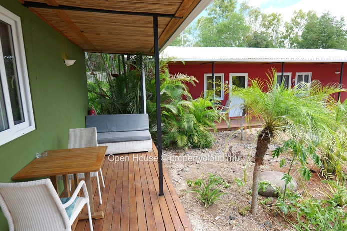 50 m² furnished apartment for rent in Black River with shared pool (Sole Mandate)