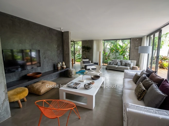 Long-Term Rental in Cap Malheureux – 4-Bedroom Villa with Pool Just Steps from the Sea
