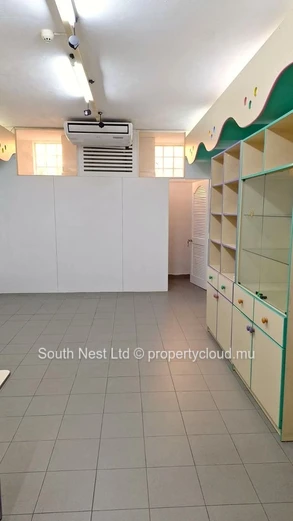 Bureau Contemporain à Vendre à Port Louis | Espace Commercial Meublé