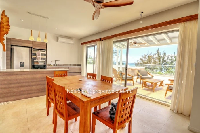 Spacious 3 bedroom penthouse with sea views.