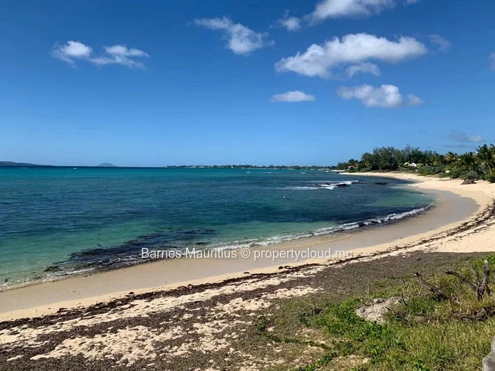POINTE AUX CANONNIERS - Beachfront Villa with 4 Bedrooms