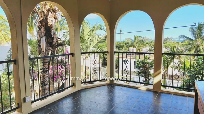 House / Villa - 4 bedrooms - Albion - Ref. MA100260VE